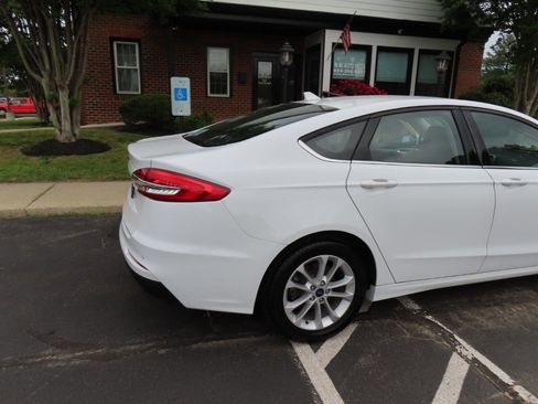 Used 2020 Ford Fusion SE image 7