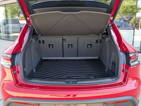 Certified 2025 Porsche Macan image 23