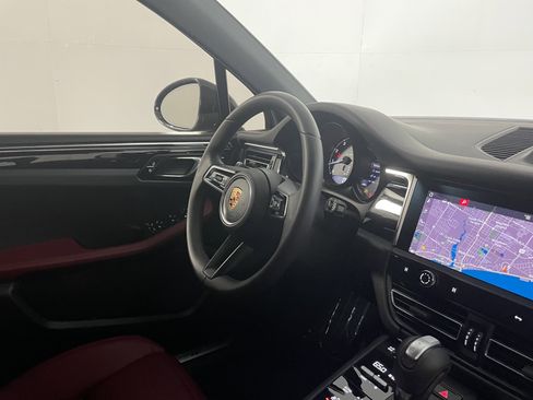 Used 2025 Porsche Macan S image 12