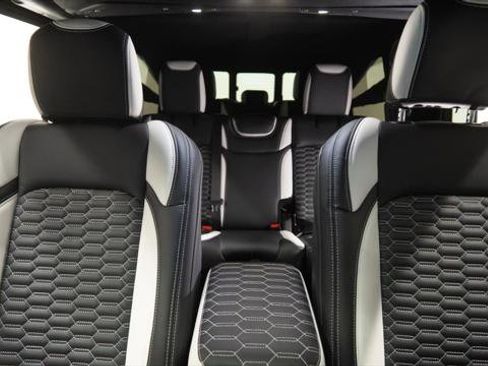 Used 2026 Jeep Gladiator Sport image 33