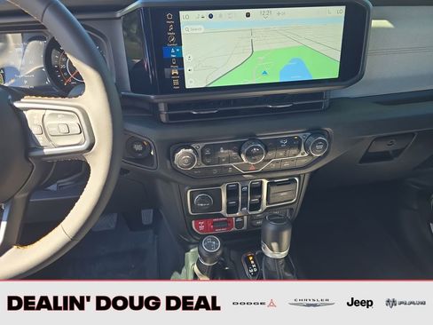Used 2024 Jeep Gladiator Sport image 18