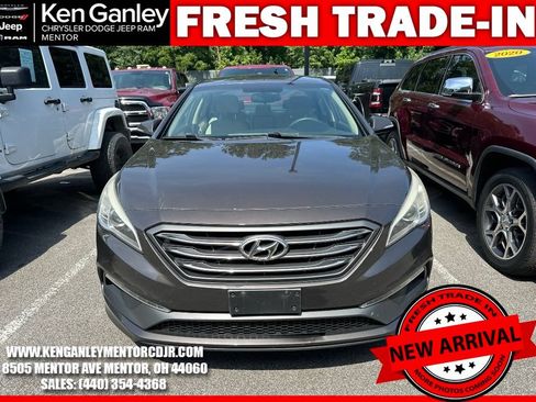 Used 2014 Hyundai Elantra SE w/ Option Group 02 FWD image 2