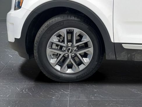 Used 2023 Kia Telluride LX image 35