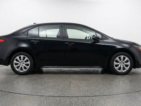 Used 2025 Toyota Corolla LE FWD image 11