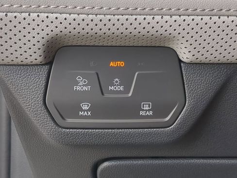 Certified 2025 Volkswagen Atlas Peak Edition SE AWD/4WD image 30