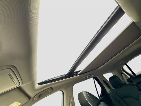 Used 2024 Honda Pilot Elite image 23