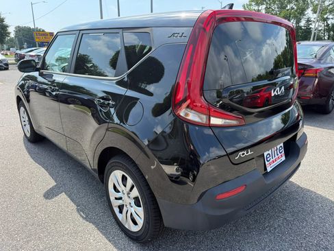 Used 2022 Kia Soul LX FWD image 5