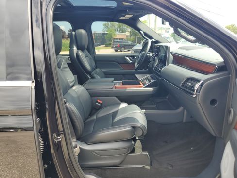 Certified 2024 Lincoln Navigator Reserve AWD/4WD image 9