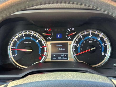 Used 2017 Toyota 4Runner SR5 AWD/4WD image 27