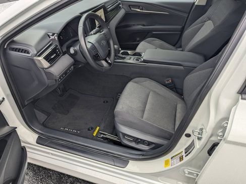 Used 2025 Toyota Camry LE w/ Convenience Package image 9