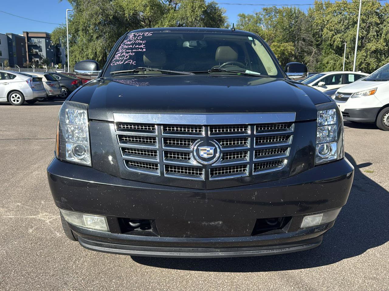 Used 2010 Cadillac Escalade Luxury AWD/4WD image 2