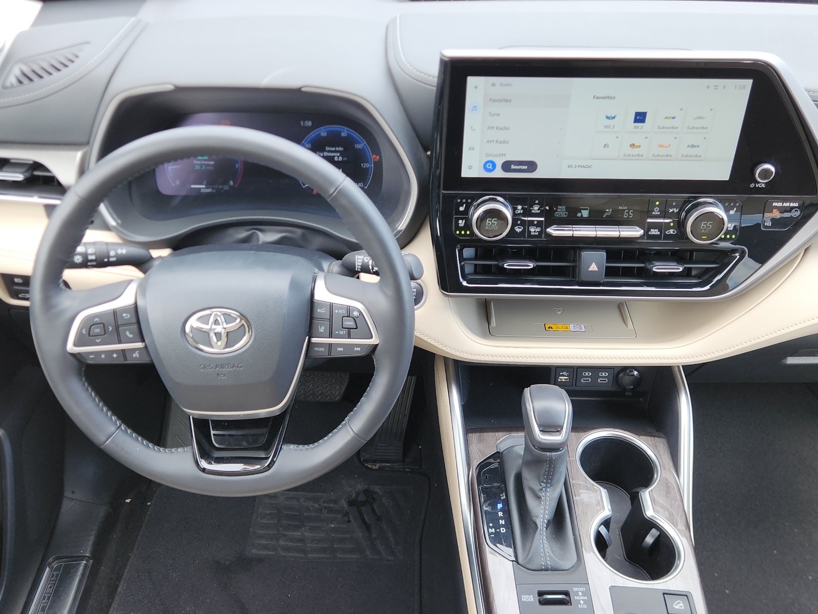 Used 2024 Toyota Highlander Limited AWD/4WD image 30