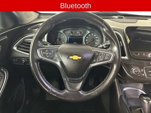 Used 2018 Chevrolet Malibu LT w/ Leather Package FWD image 7