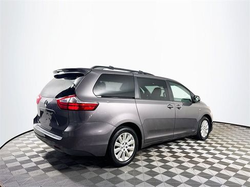 Used 2016 Toyota Sienna LE image 8