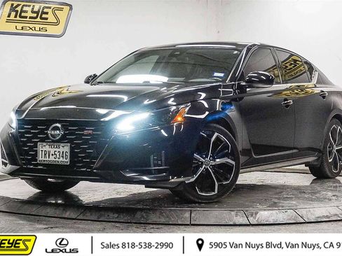 Used 2023 Nissan Altima 2.5 SR w/ SR Premium Package image 1