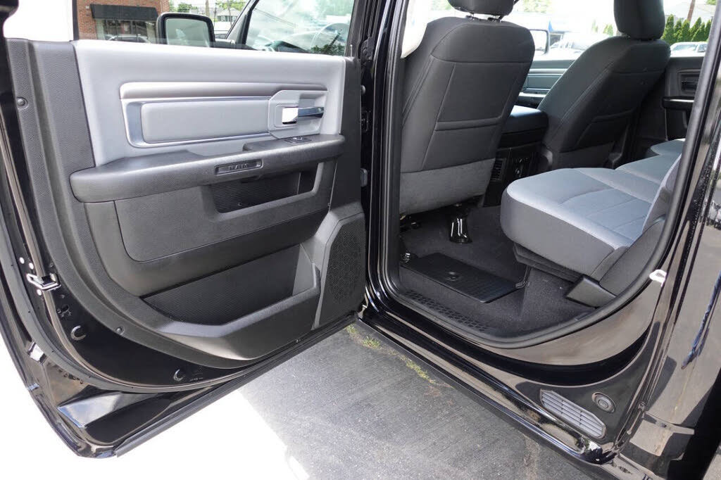 Used 2022 RAM 1500 Classic SLT w/ Electronics Convenience Group AWD/4WD image 21