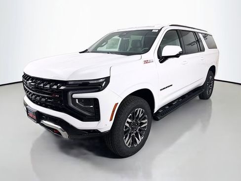 New 2026 Chevrolet Suburban Z71 w/ Comfort Package AWD/4WD image 3