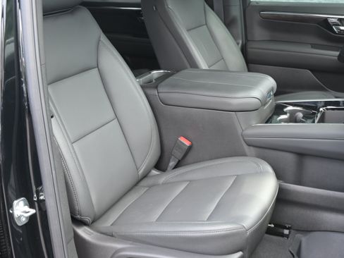 Used 2026 Chevrolet Tahoe Z71 w/ Comfort Package AWD/4WD image 33