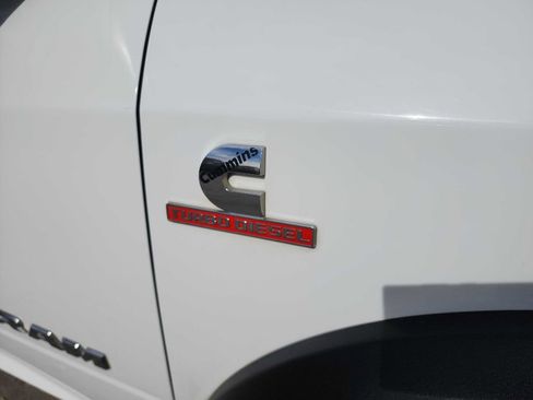 Used 2019 RAM 5500 Tradesman w/ Chrome Appearance Group image 11