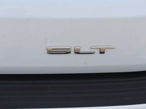 Used 2024 GMC Yukon SLT w/ SLT Luxury Package AWD/4WD image 8