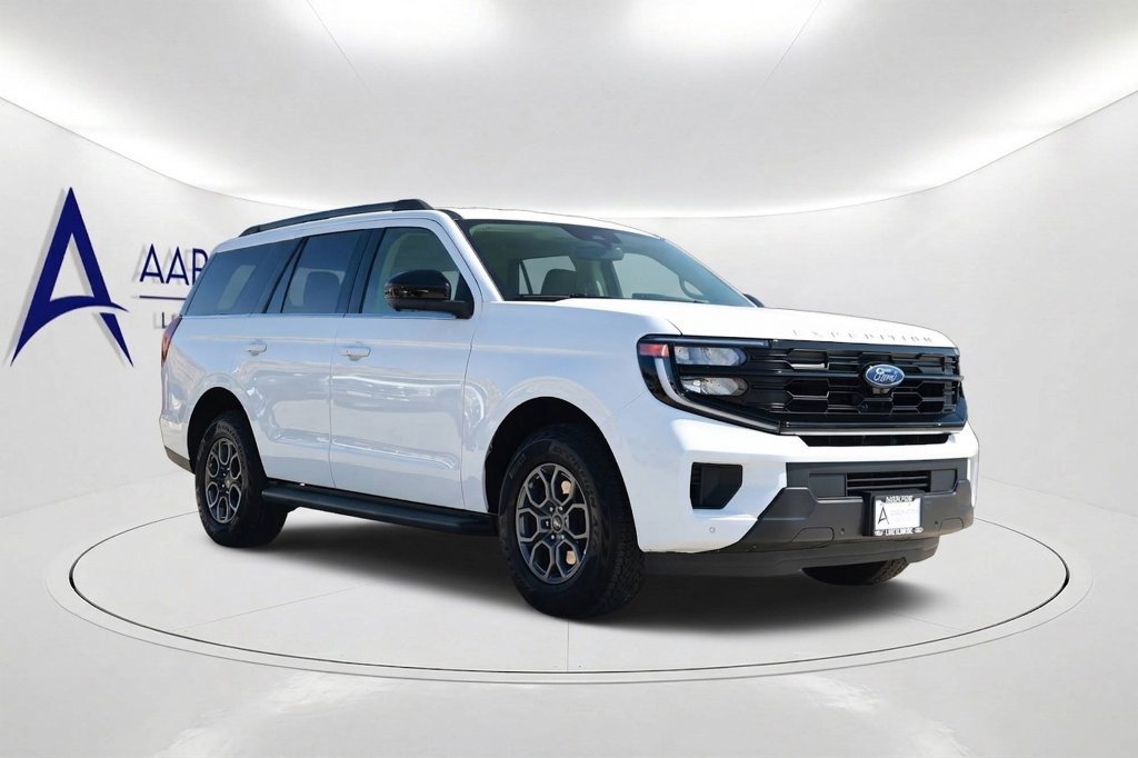 Used 2025 Ford Expedition Active RWD image 3