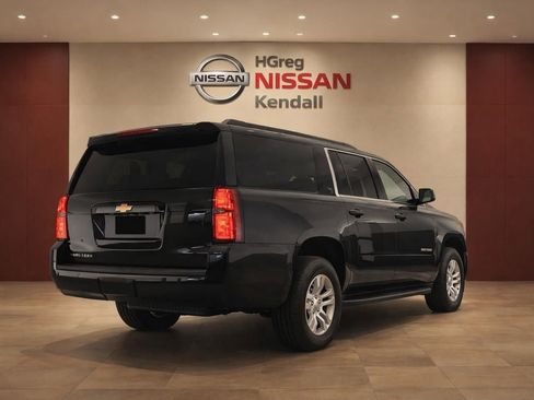 Used 2020 Chevrolet Suburban LT image 3