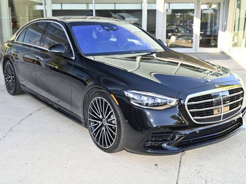 Used 2022 Mercedes-Benz S 580 4MATIC Sedan image 3
