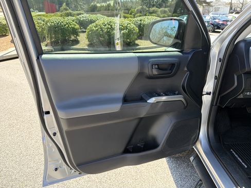 Used 2019 Toyota Tacoma SR5 image 20