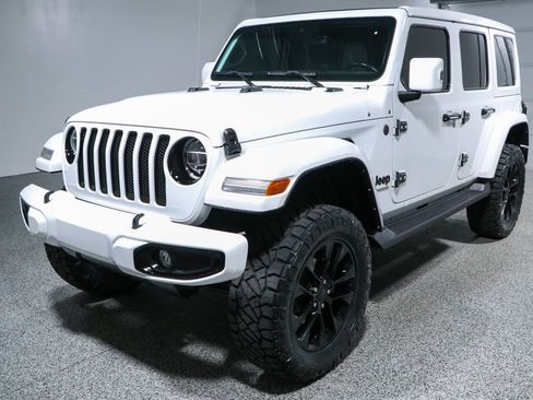 Used 2021 Jeep Wrangler Unlimited Sahara AWD/4WD image 31