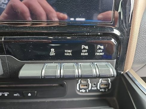 Used 2019 RAM 2500 Laramie w/ Night Edition AWD/4WD image 16