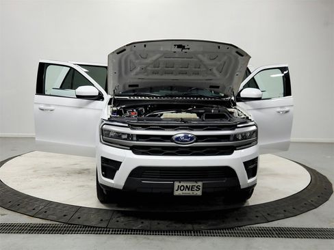 Used 2024 Ford Expedition XLT image 10