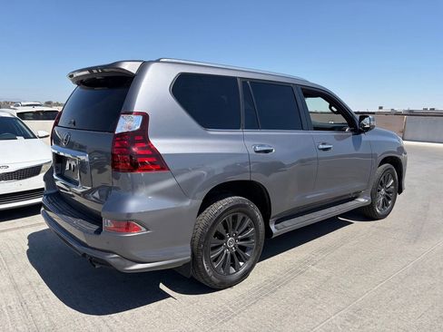 Used 2022 Lexus GX 460 Premium w/ Accessory Package AWD/4WD image 3