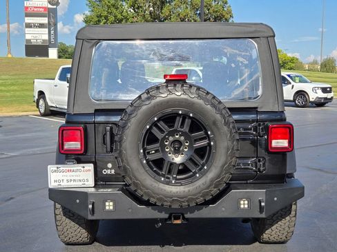 Used 2019 Jeep Wrangler Sport AWD/4WD image 4