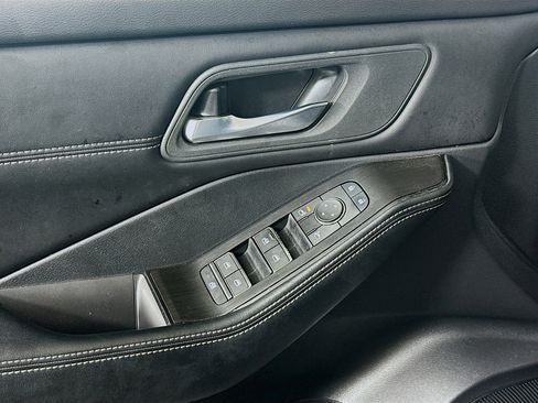 Used 2024 Nissan Rogue SL image 15