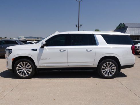 Used 2023 GMC Yukon XL Denali w/ Max Trailering Package AWD/4WD image 3