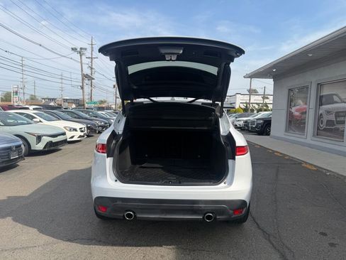 Used 2017 Jaguar F-PACE R-Sport image 30