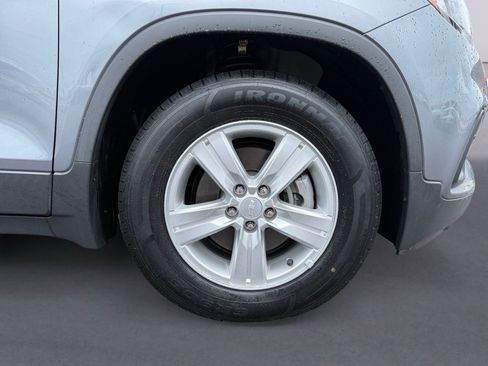 Used 2020 Chevrolet Trax LS w/ Tint and Cruise Package FWD image 9