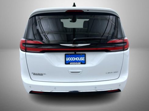 Certified 2026 Chrysler Pacifica Limited FWD image 6