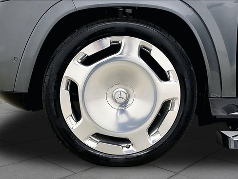 Used 2026 Mercedes-Benz Maybach GLS 600 4MATIC image 11