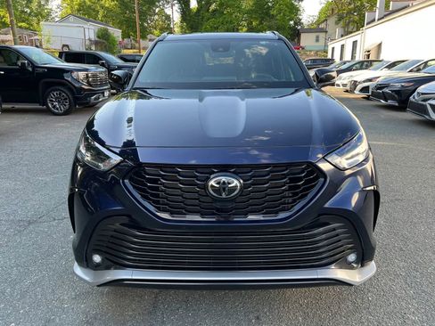 Used 2025 Toyota Highlander XSE image 2