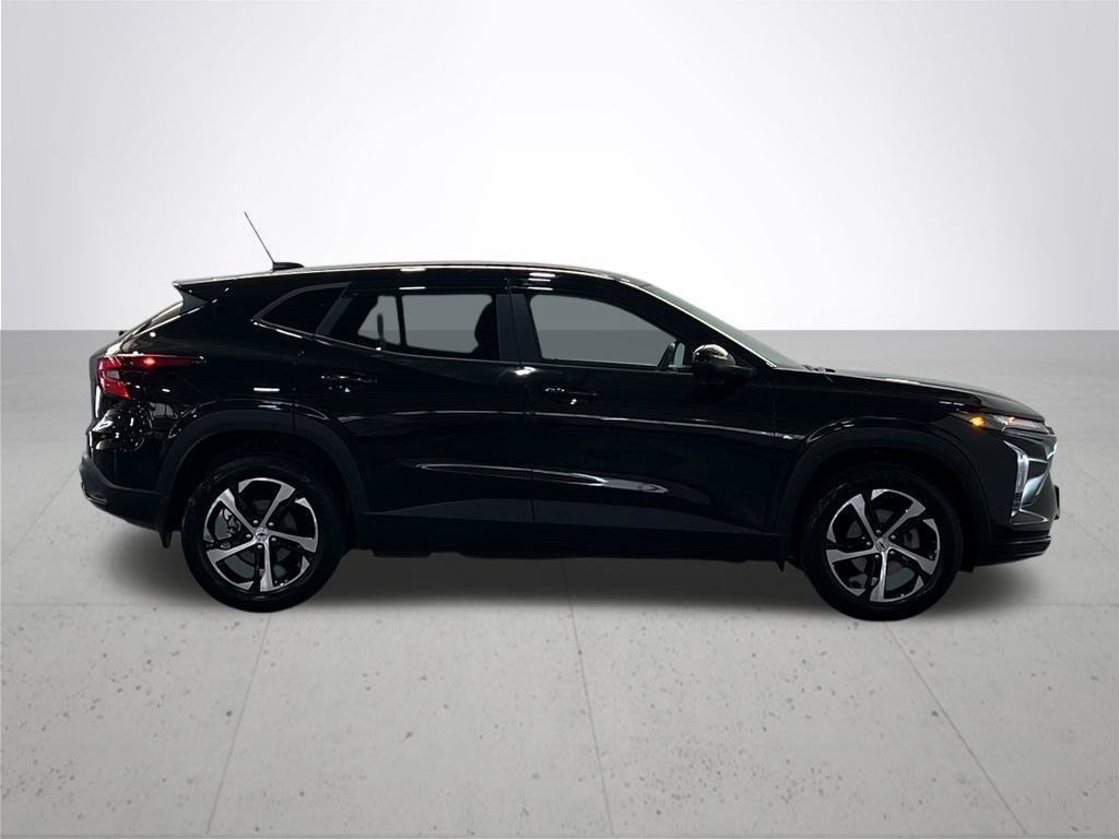 Certified 2025 Chevrolet Trax RS w/ Driver Confidence Package FWD image 9