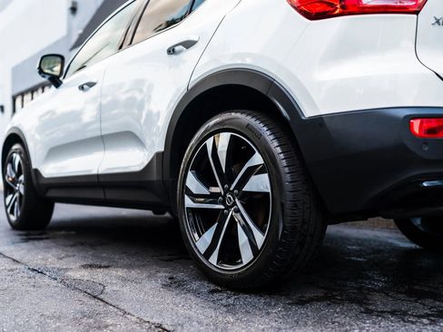 Used 2025 Volvo XC40 B5 Plus w/ Protection Package Premier AWD/4WD image 9