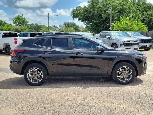 Certified 2026 Chevrolet Trax LT w/ Driver Confidence Package FWD image 37