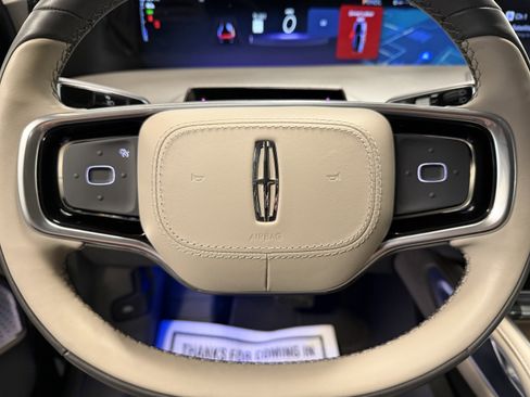 Used 2025 Lincoln Nautilus Reserve image 17