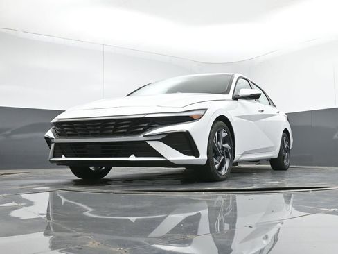 New 2026 Hyundai Elantra Limited FWD image 9