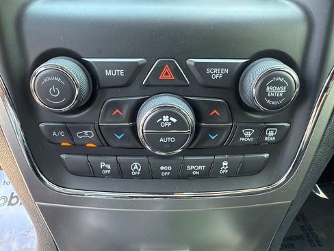 Used 2021 Jeep Grand Cherokee Laredo image 24