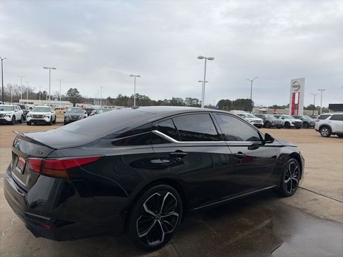 Used 2024 Nissan Altima 2.5 SR w/ SR Premium Package image 4