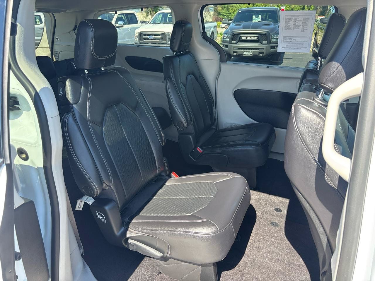 Used 2022 Chrysler Pacifica Touring-L FWD image 37