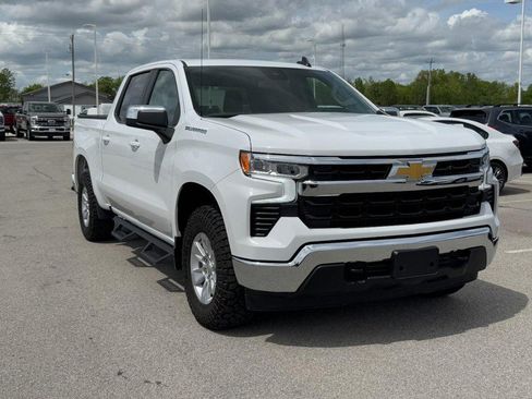 Used 2025 Chevrolet Silverado 1500 LT AWD/4WD image 2