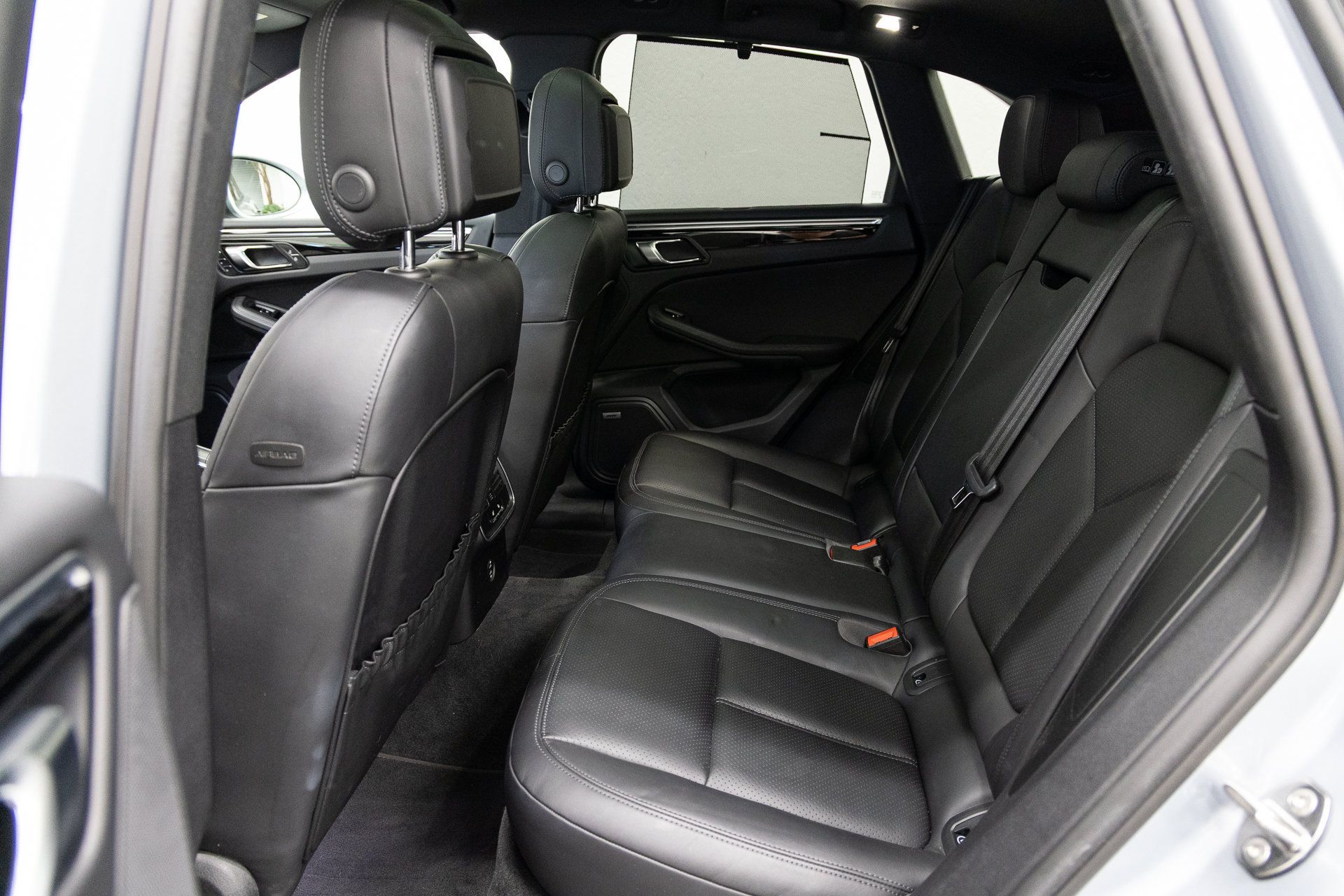 Used 2020 Porsche Macan AWD/4WD image 8